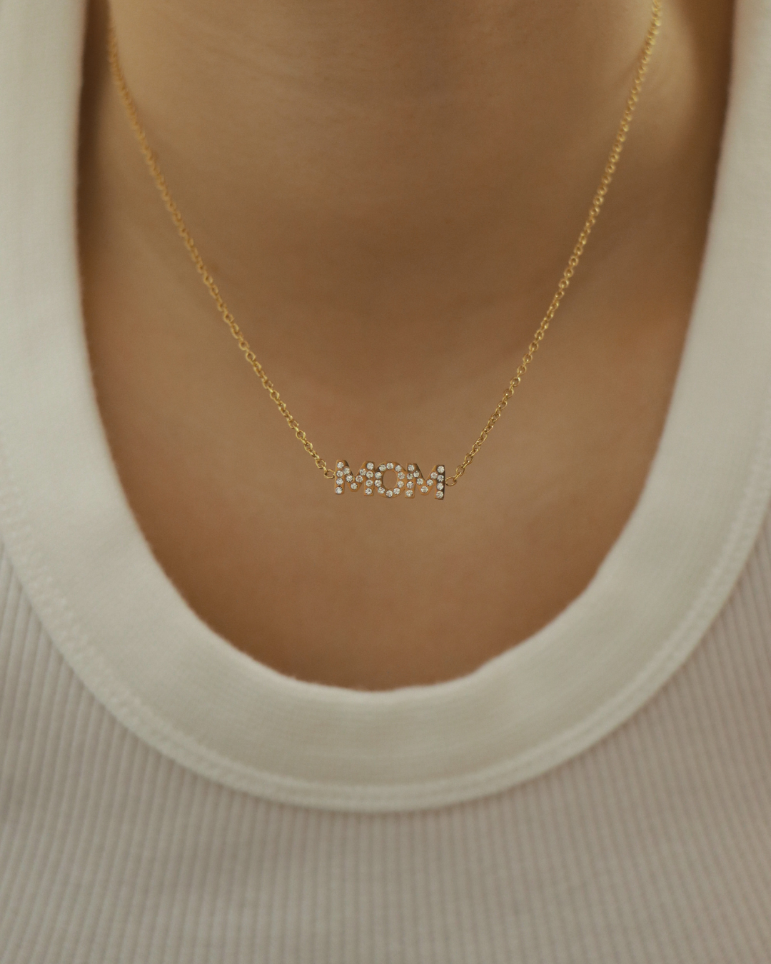 The Mom Nameplate Necklace