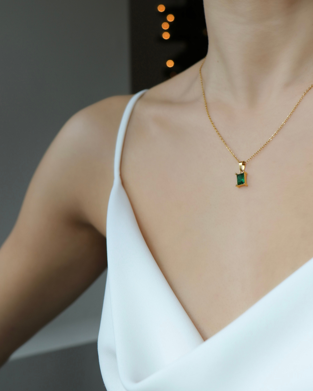 The Emerald Pendant Necklace